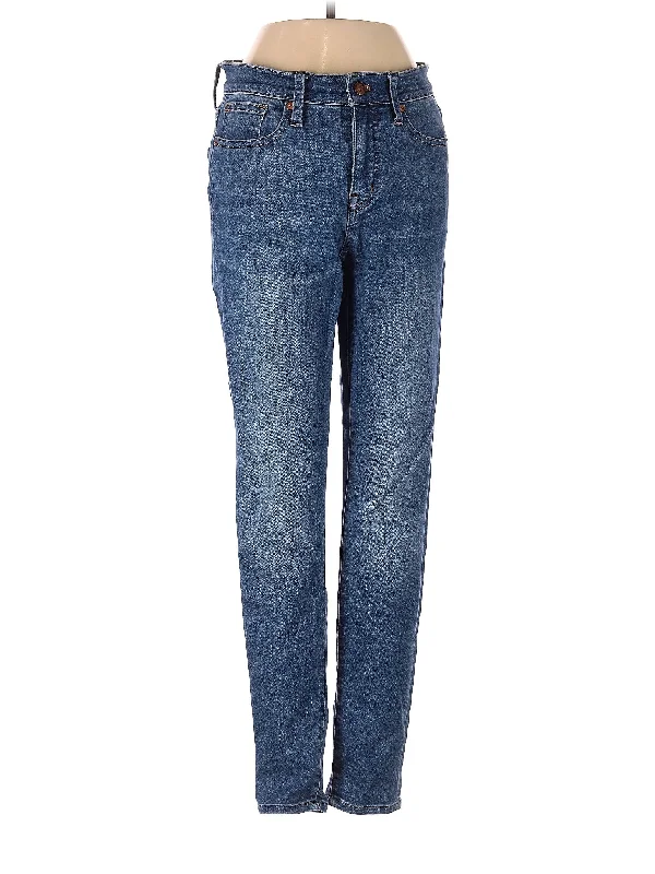 Mid-Rise Straight-leg Jeans in Medium Wash