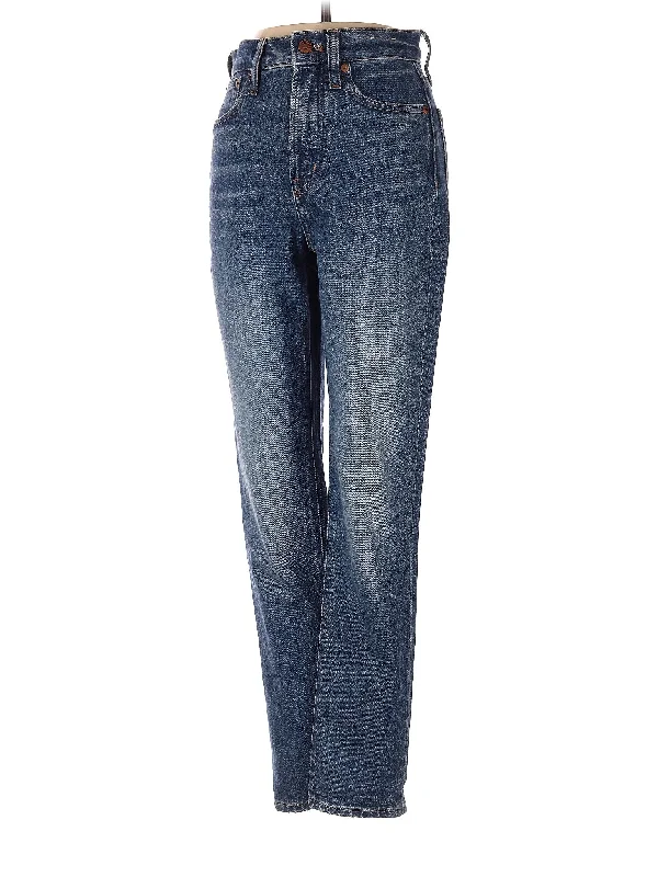 Mid-Rise Straight-leg Jeans in Medium Wash